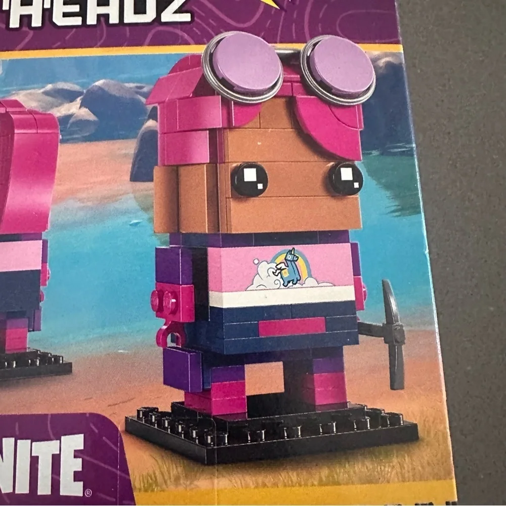 LEGO BrickHeadz 40728 Brite Bomber – Fortnite – 151 Pieces – Promotional Set